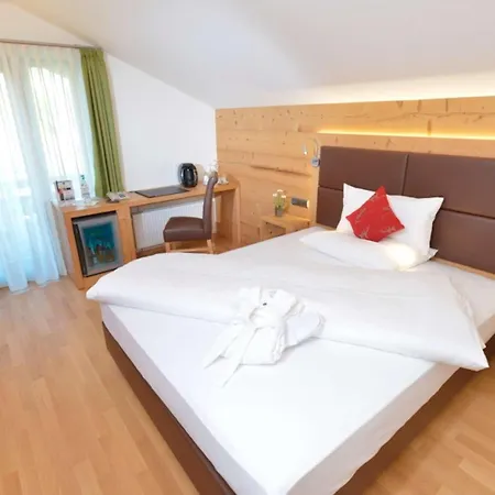 Western Alpenhof Готель 4*